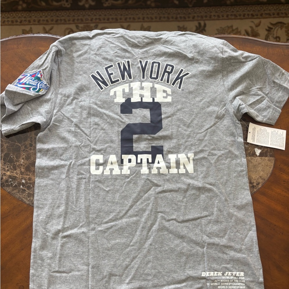New York Yankees Mitchell & Ness Derek Jeter “ The Captain” T-Shirt Size Large